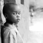 copil mic african trist implicat in crize de furie din cauza emotiilor intense